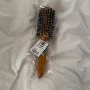 Unused round brush
